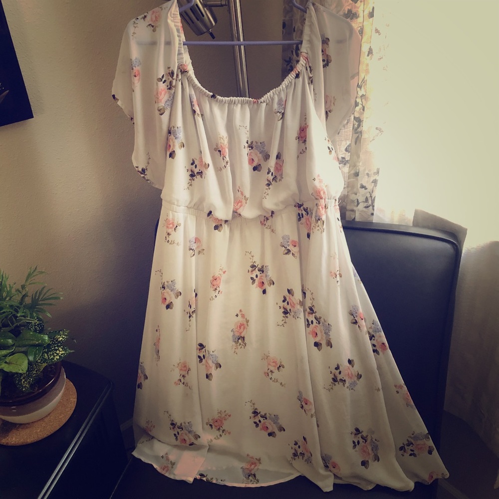 Romantic floral TORRID dress. Like new condition.